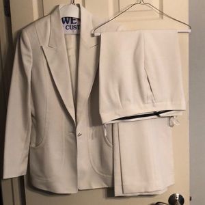 Anne Klein Off White Pants Suit.